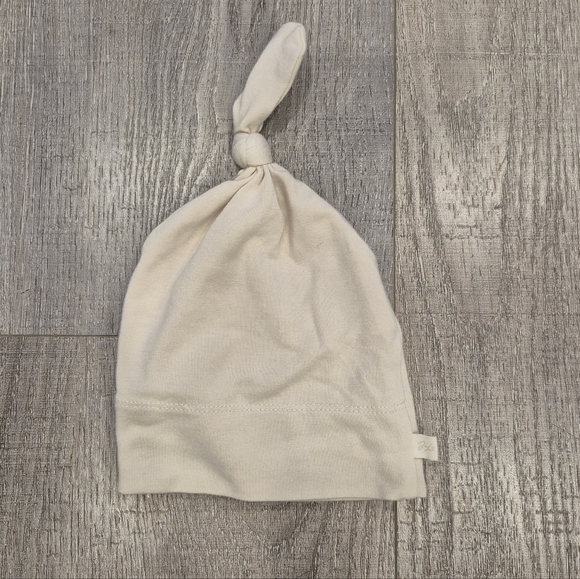 Jax & Lennon Other - Jax & Lennon Knotted Hat